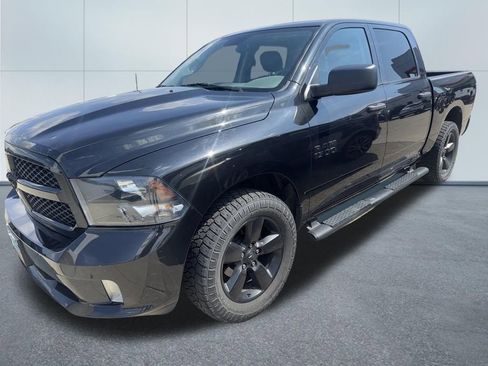 Used 2018 RAM 1500 Express w/ Black Ram 1500 Express Group AWD/4WD image 10