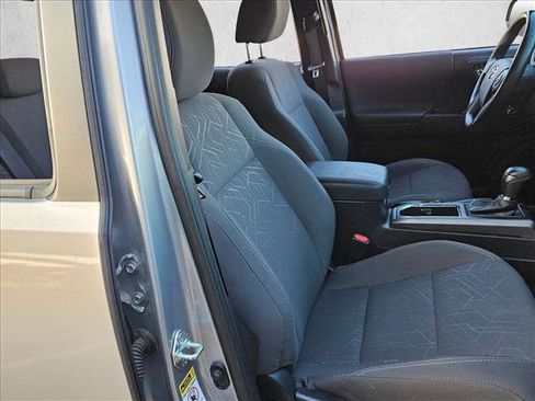 Used 2017 Toyota Tacoma TRD Off-Road image 20