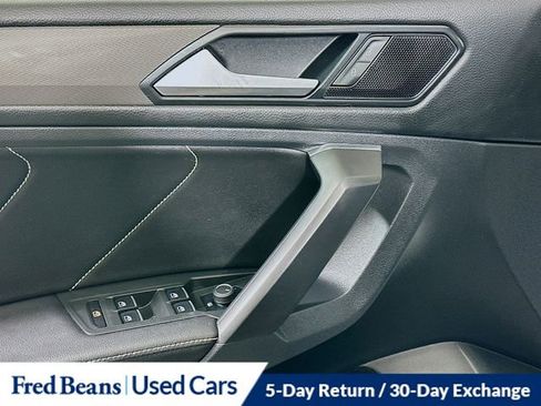 Used 2023 Volkswagen Tiguan SE image 19