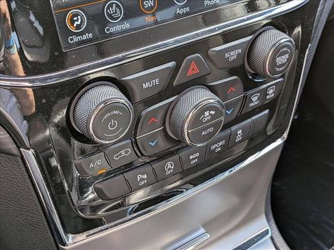 Used 2021 Jeep Grand Cherokee Laredo X AWD/4WD image 15