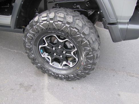 Used 2022 Jeep Wrangler Unlimited Rubicon 4xe w/ Cold Weather Group AWD/4WD image 36