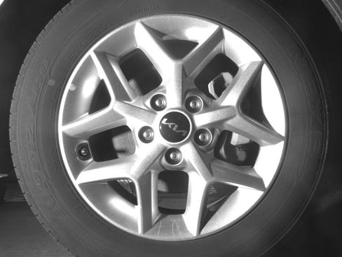 Used 2025 Kia Soul LX w/ LX Technology Package FWD image 13