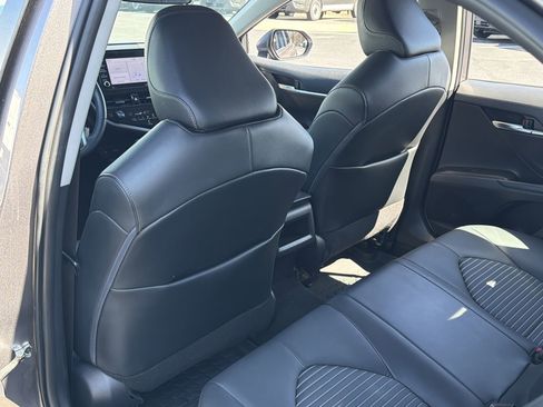 Used 2022 Toyota Camry SE image 19