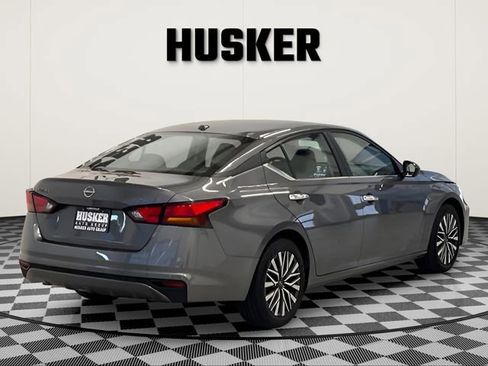 Used 2025 Nissan Altima 2.5 SV FWD image 7