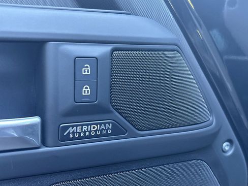 Used 2025 Land Rover Defender 110 X-Dynamic SE image 21