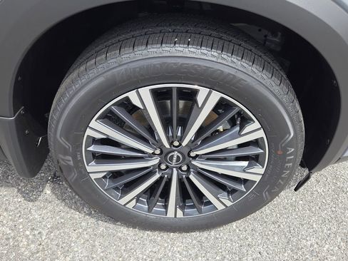 New 2026 Nissan Pathfinder Platinum FWD image 15