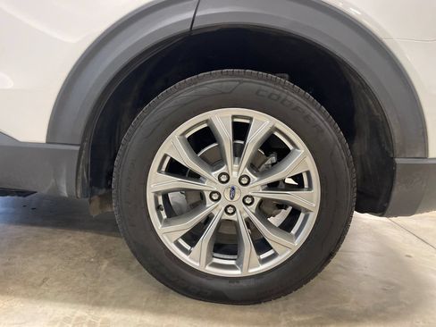 Used 2021 Ford Explorer Limited w/ Equipment Group 301A AWD/4WD image 31
