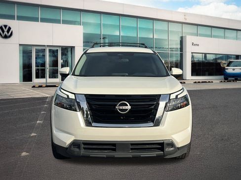 Used 2024 Nissan Pathfinder SV AWD/4WD image 2