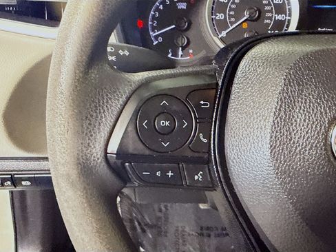 Used 2020 Toyota Corolla LE FWD image 14