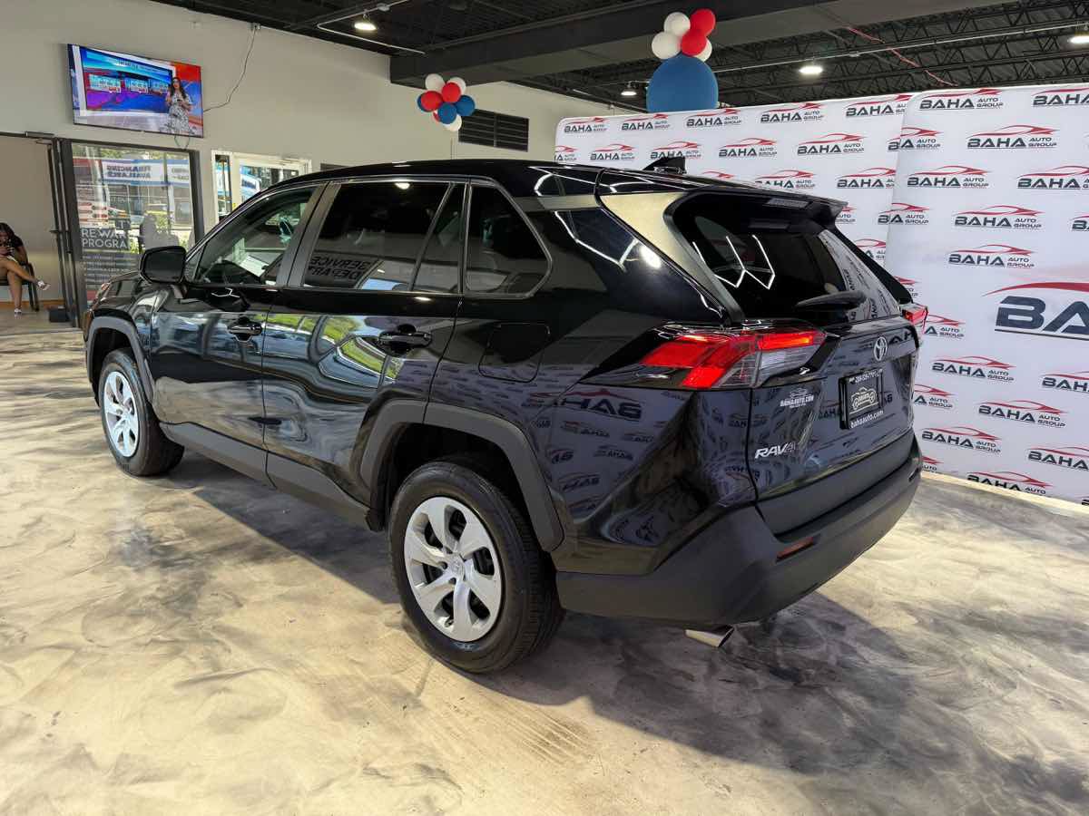 Used 2022 Toyota RAV4 LE FWD image 8