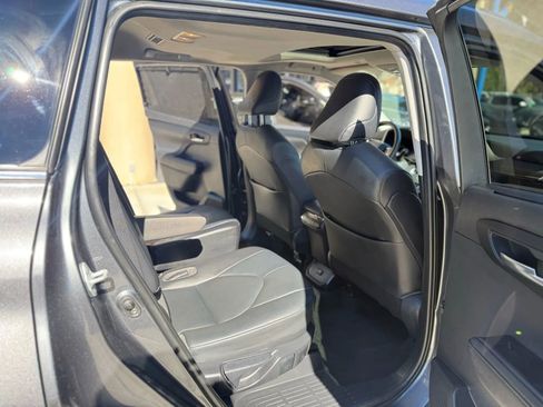 Used 2020 Toyota Highlander XLE image 21