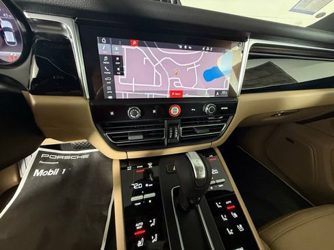 New 2025 Porsche Macan image 33
