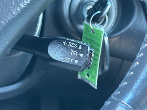 Used 2006 Toyota Solara SE image 32