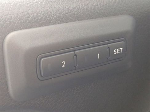 Used 2024 Nissan Titan Platinum Reserve w/ Moonroof Package image 11