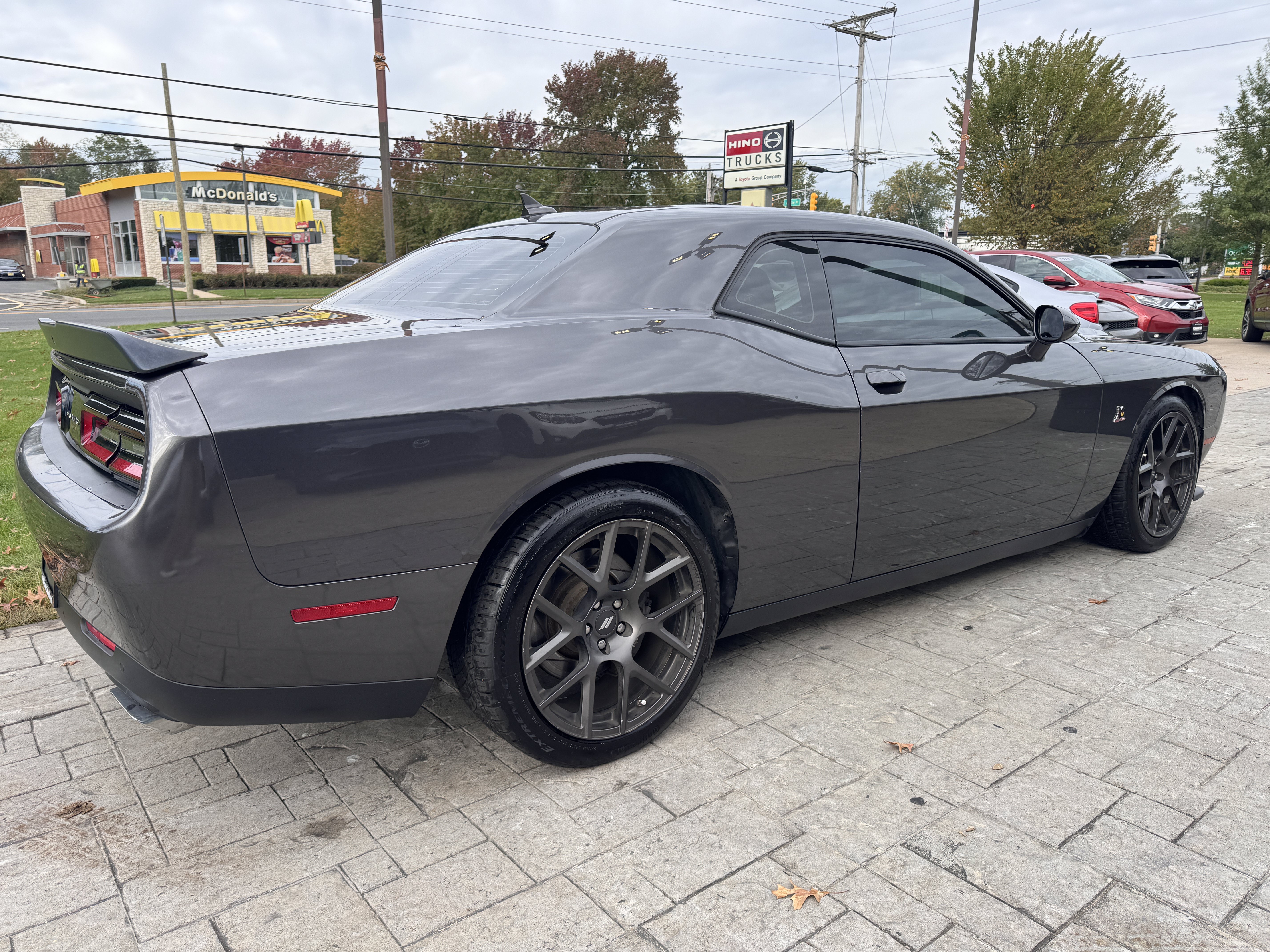 Used 2018 Dodge Challenger R/T Scat Pack w/ Leather Interior Group RWD image 12