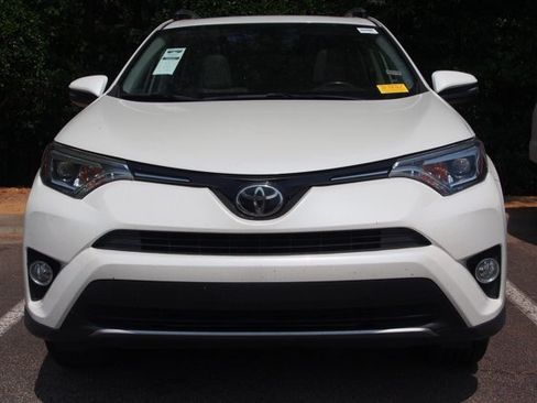 Used 2018 Toyota RAV4 Limited FWD image 3