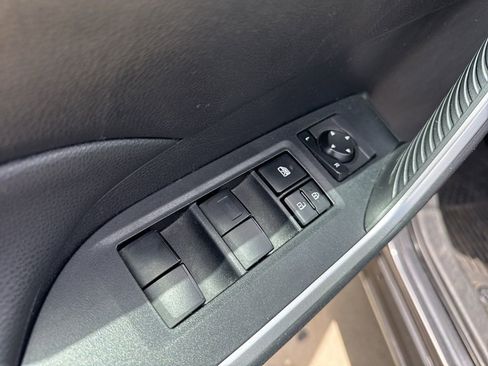 Used 2020 Toyota RAV4 XLE AWD/4WD image 16