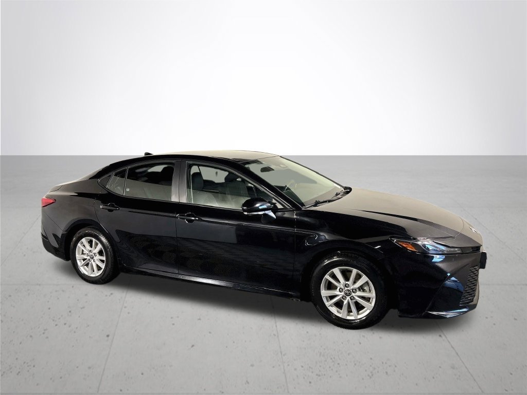 Used 2025 Toyota Camry LE FWD image 4