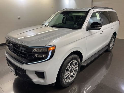 New 2026 Ford Expedition Active image 3