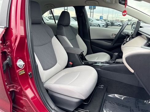 Used 2022 Toyota Corolla LE image 25