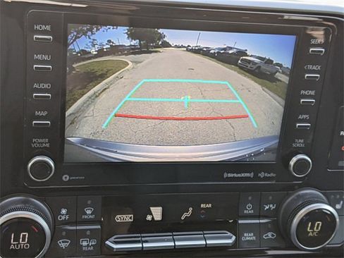 Used 2021 Toyota Highlander XLE image 26