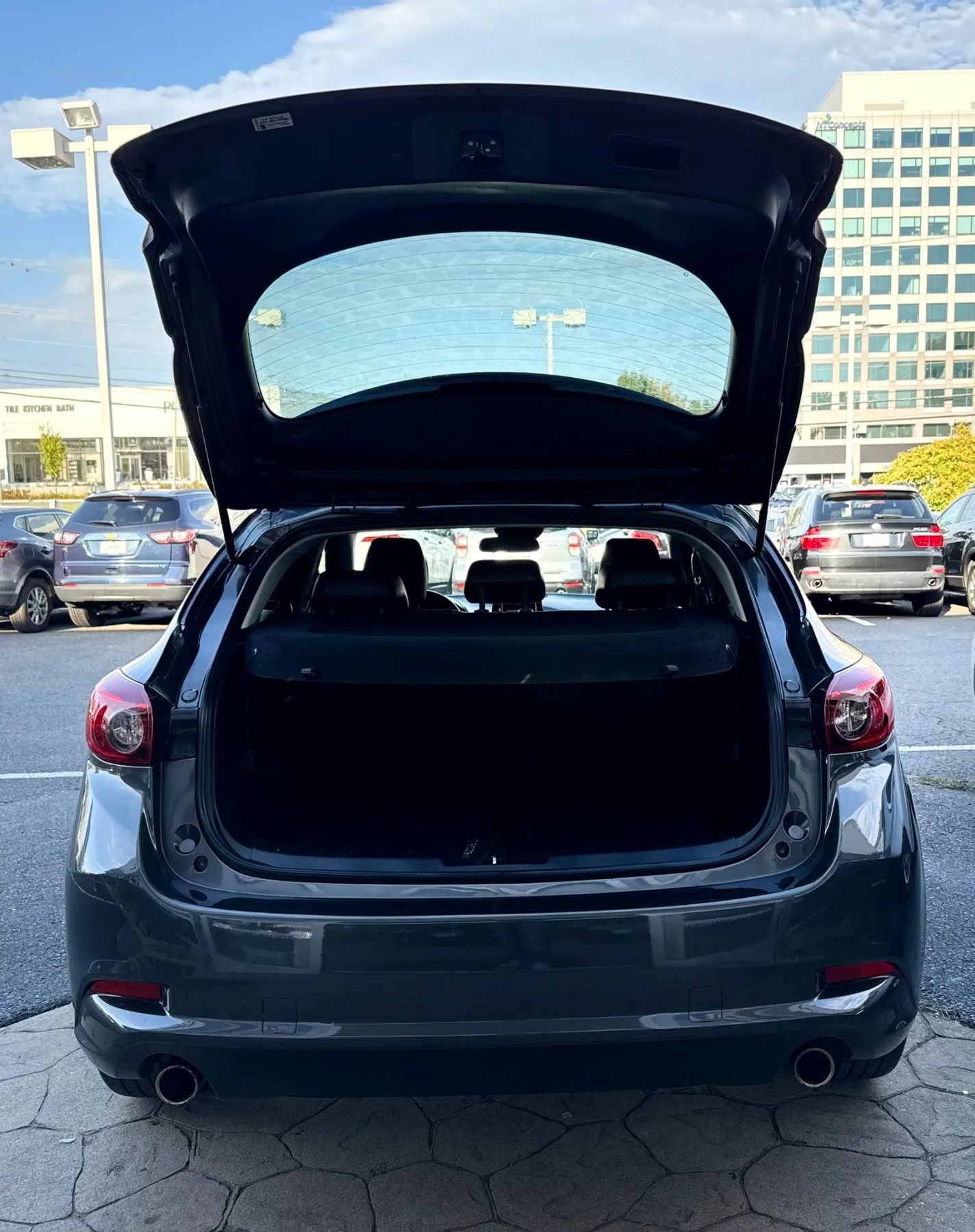 Used 2018 MAZDA MAZDA3 Touring FWD image 38