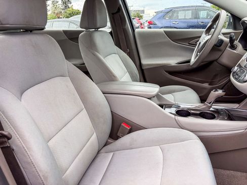 Used 2018 Chevrolet Malibu LT FWD image 14
