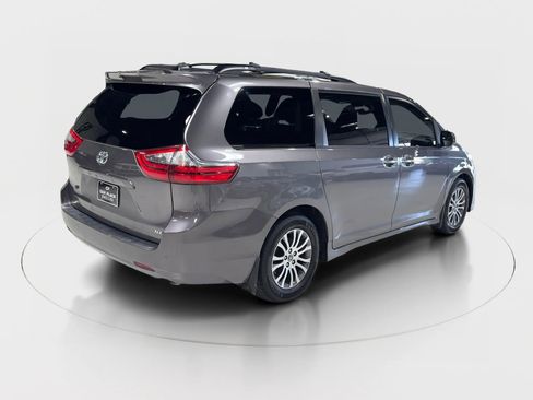 Used 2020 Toyota Sienna XLE image 13