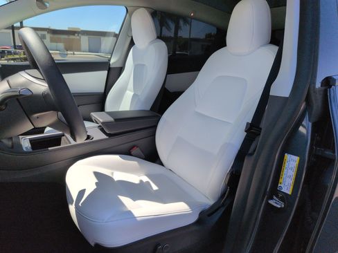 Used 2022 Tesla Model Y Performance AWD/4WD image 16