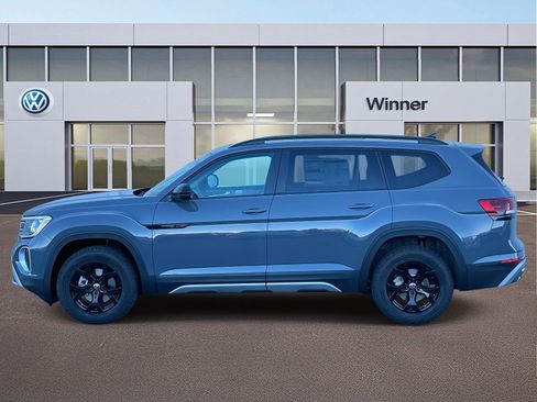 New 2026 Volkswagen Atlas Peak Edition image 2