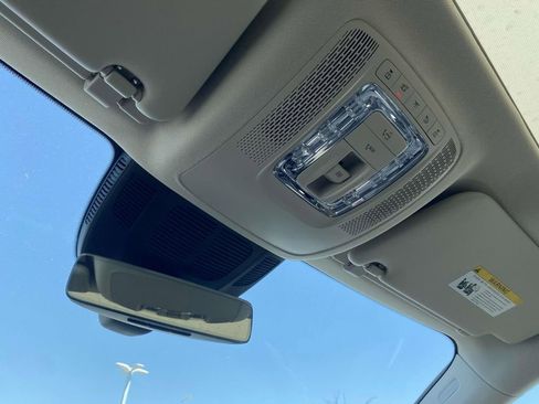 Certified 2025 Mercedes-Benz GLE 350 4MATIC image 32