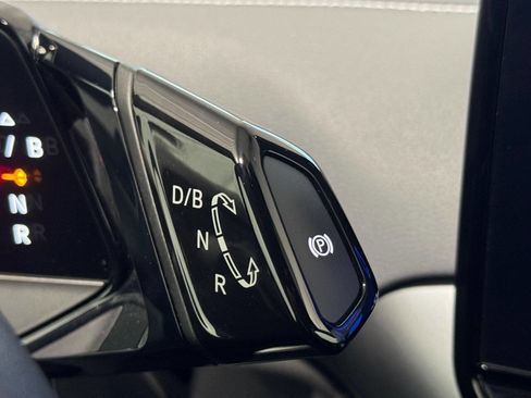 Used 2023 Volkswagen ID.4 S image 40