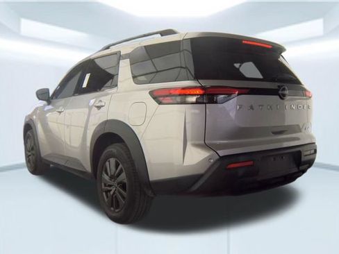 Used 2024 Nissan Pathfinder SV FWD image 6
