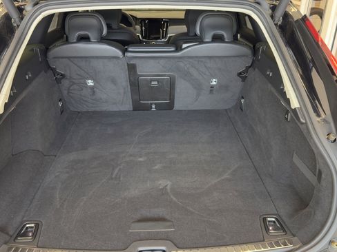 Used 2024 Volvo V90 B6 Cross Country Plus image 19