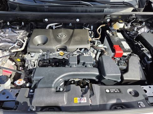 Used 2025 Toyota RAV4 XLE FWD image 31