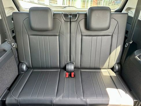 Used 2023 Volkswagen Tiguan SE FWD image 16