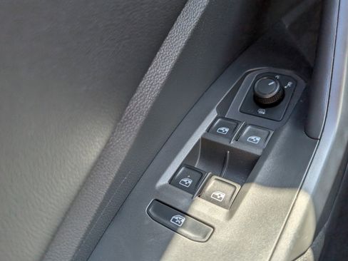 Used 2020 Volkswagen Jetta SE w/ SE Cold Weather Package image 29