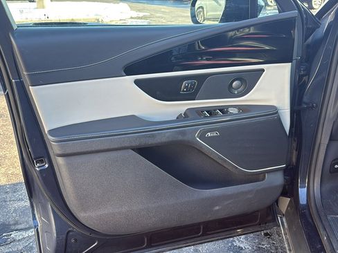 Used 2024 Lincoln Nautilus Reserve w/ Equipment Group 202A image 10