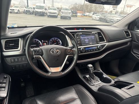 Used 2019 Toyota Highlander XLE image 4