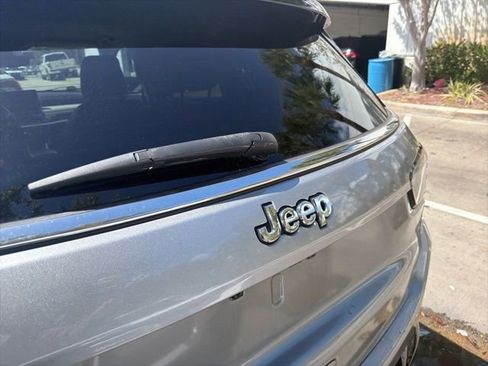 Used 2022 Jeep Compass Limited w/ Elite Group image 8