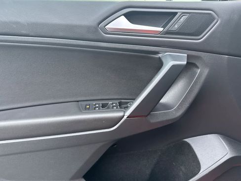 Used 2019 Volkswagen Tiguan SE image 12