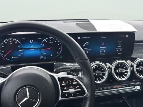 Certified 2022 Mercedes-Benz GLB 250 4MATIC image 14