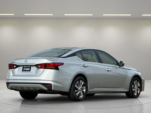 Used 2023 Nissan Altima 2.5 S image 3