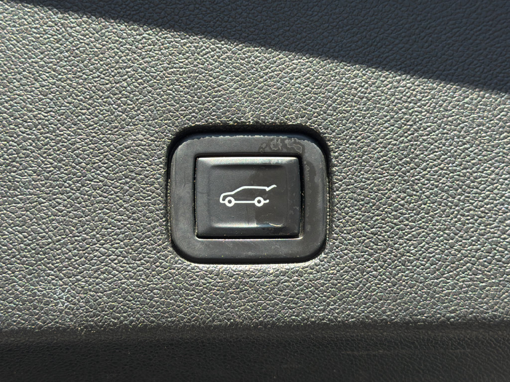 Used 2022 Cadillac XT6 Sport w/ Technology Package AWD/4WD image 19