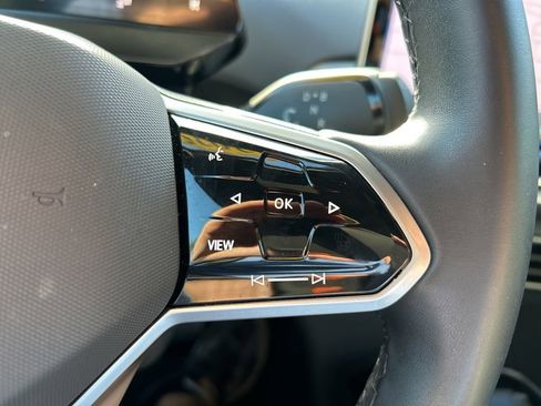 Certified 2025 Volkswagen ID.4 Pro image 20