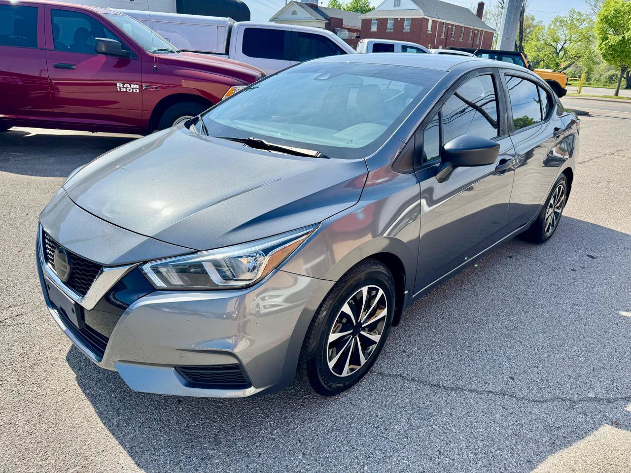 Used 2020 Nissan Versa S FWD image 3