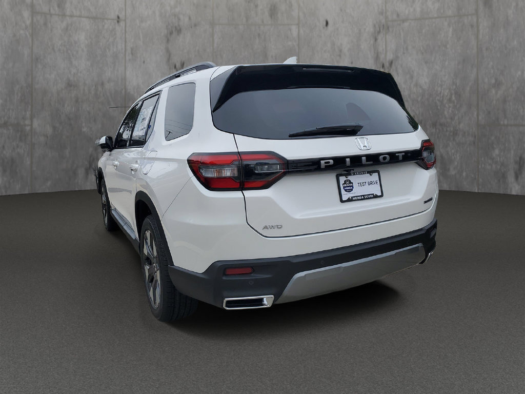 New 2026 Honda Pilot Touring image 4