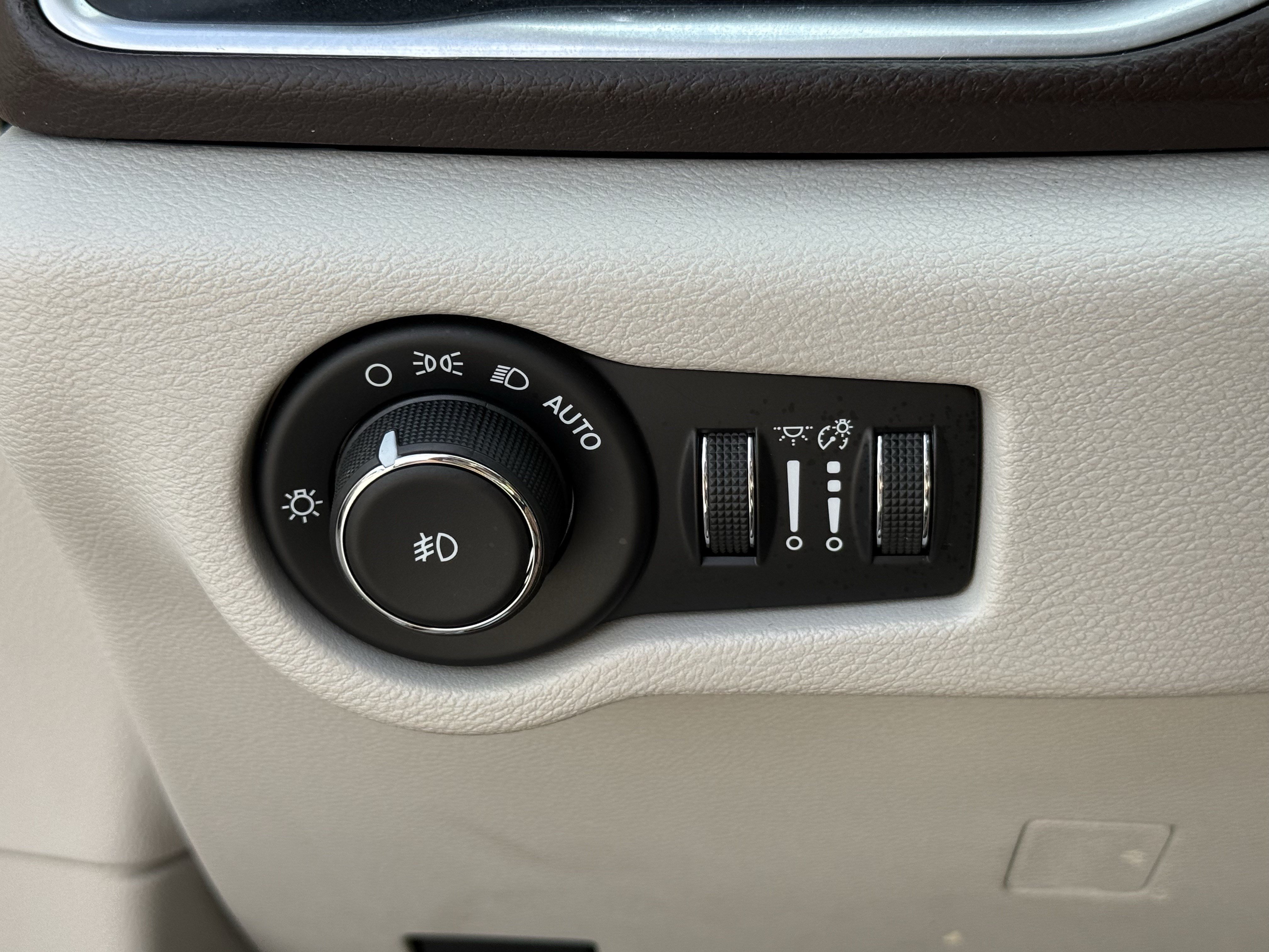 Used 2017 Chrysler Pacifica Touring-L Plus FWD image 26