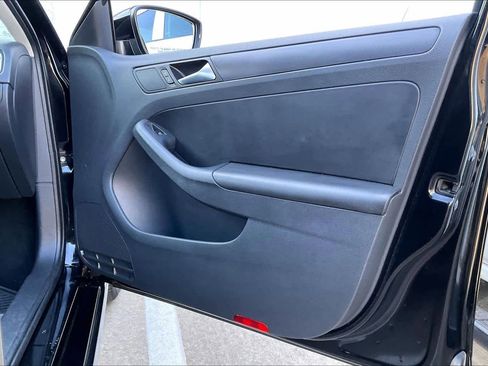 Used 2011 Volkswagen Jetta SE image 22