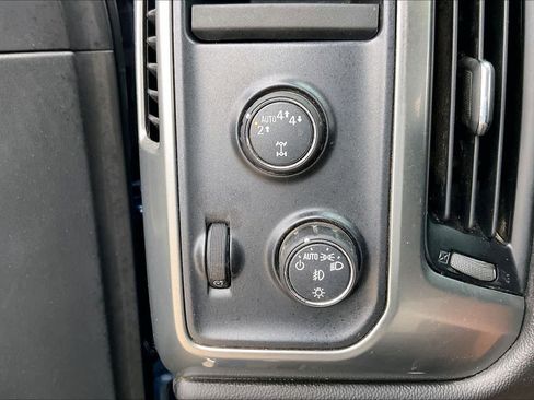 Used 2018 Chevrolet Silverado 1500 LT w/ Texas Edition image 32